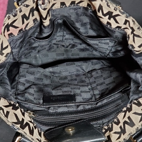 Large Michael Kors Gansevoort Bag - Picture 9 of 12